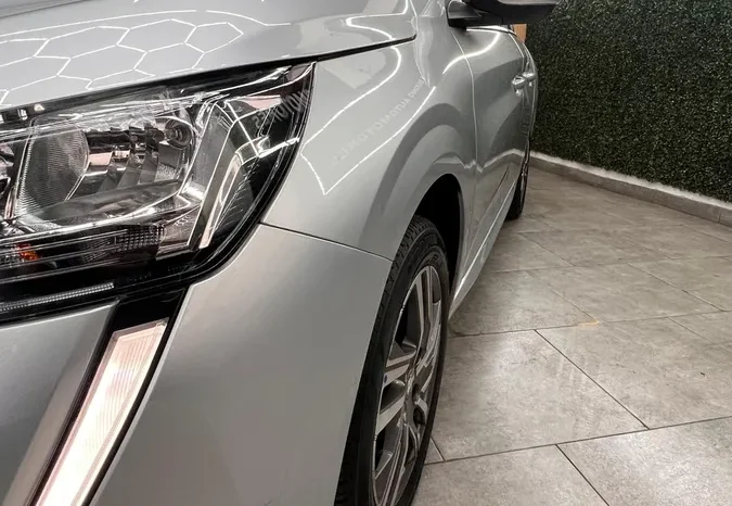 
								Peugeot 208 1.6 Allure Nav Tiptronic full									