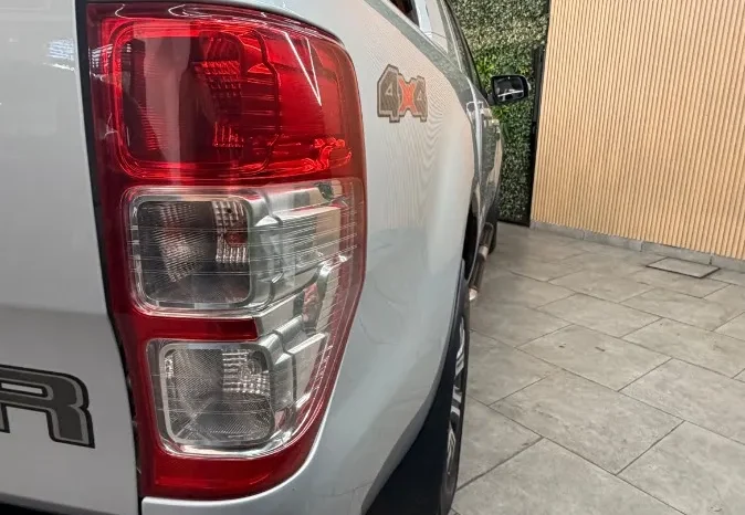 
								Ford Ranger 3.2 Cd Limited Tdci 200cv full									