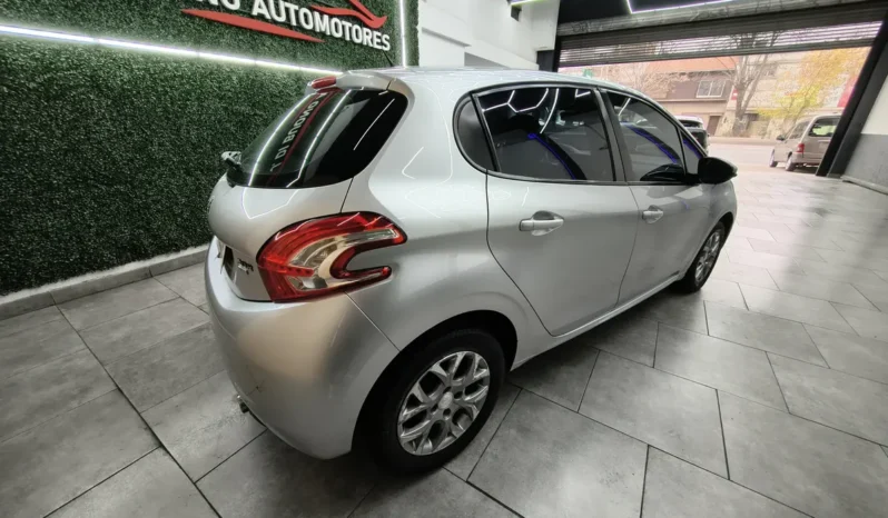 
								PEUGEOT 208 full									