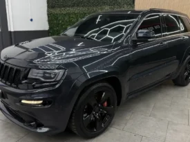 Jeep cherokee srt8 v8 2014